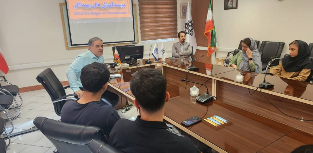 «نشست صریح و صمیمی دانشجویان با مدیران موسسه» برگزار شد